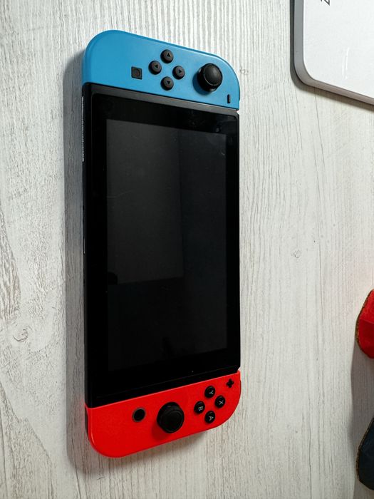 Nintendo switch с картой памяти на 512 GB и играми