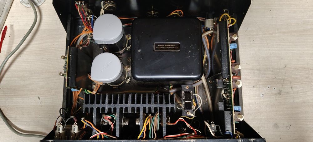 Końcówka mocy SONY TA-3200F. Hi-fi stereo