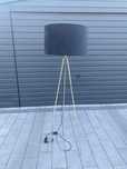 lampa stojąca do pokoju lub salonu