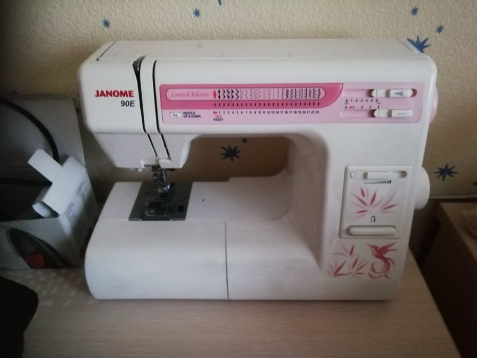 Швейна машинка janome