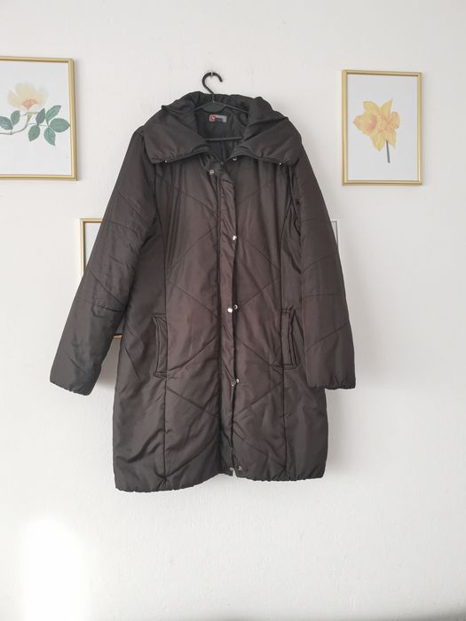 Czarna klasyczna zimowa dłuższa pikowana kurtka, xl, 42