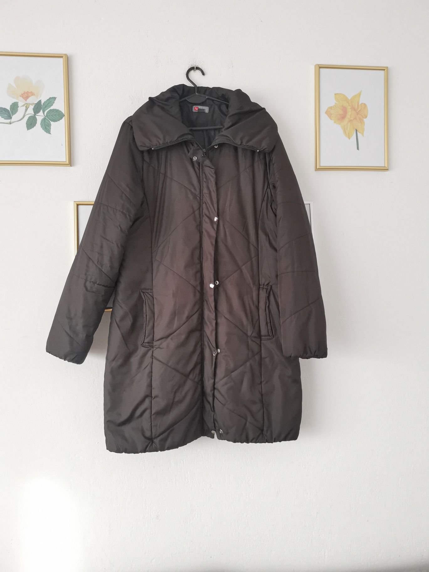 Czarna klasyczna zimowa dłuższa pikowana kurtka, xl, 42