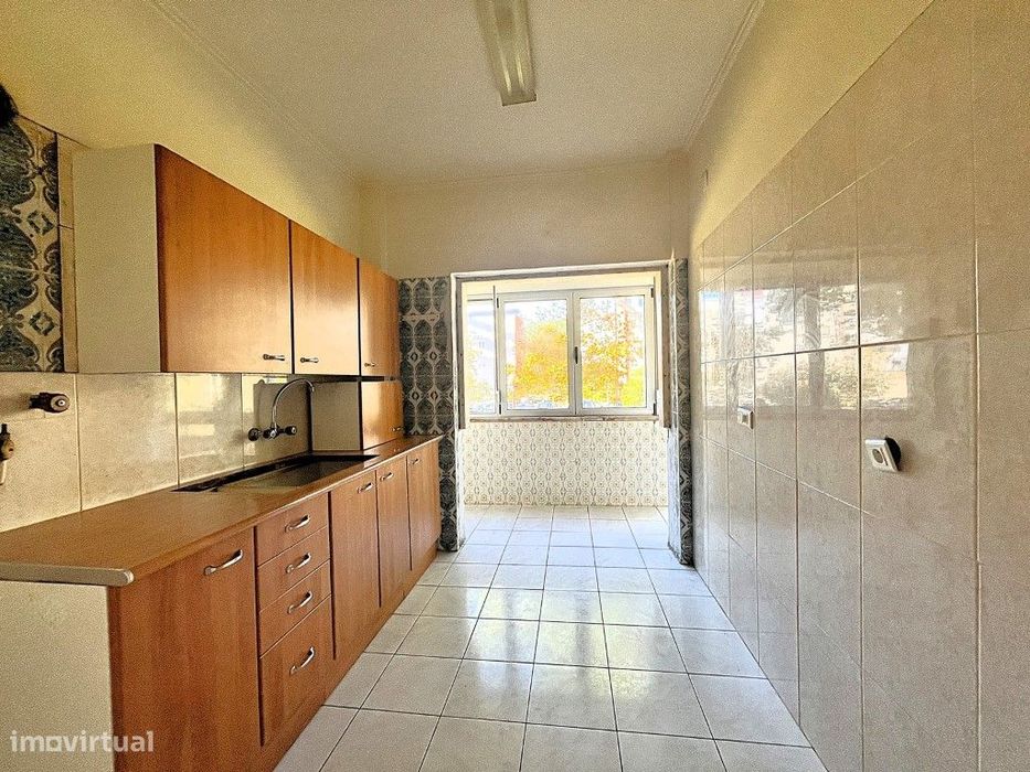 Apartamento T2 em Remodelação Total, Oeiras