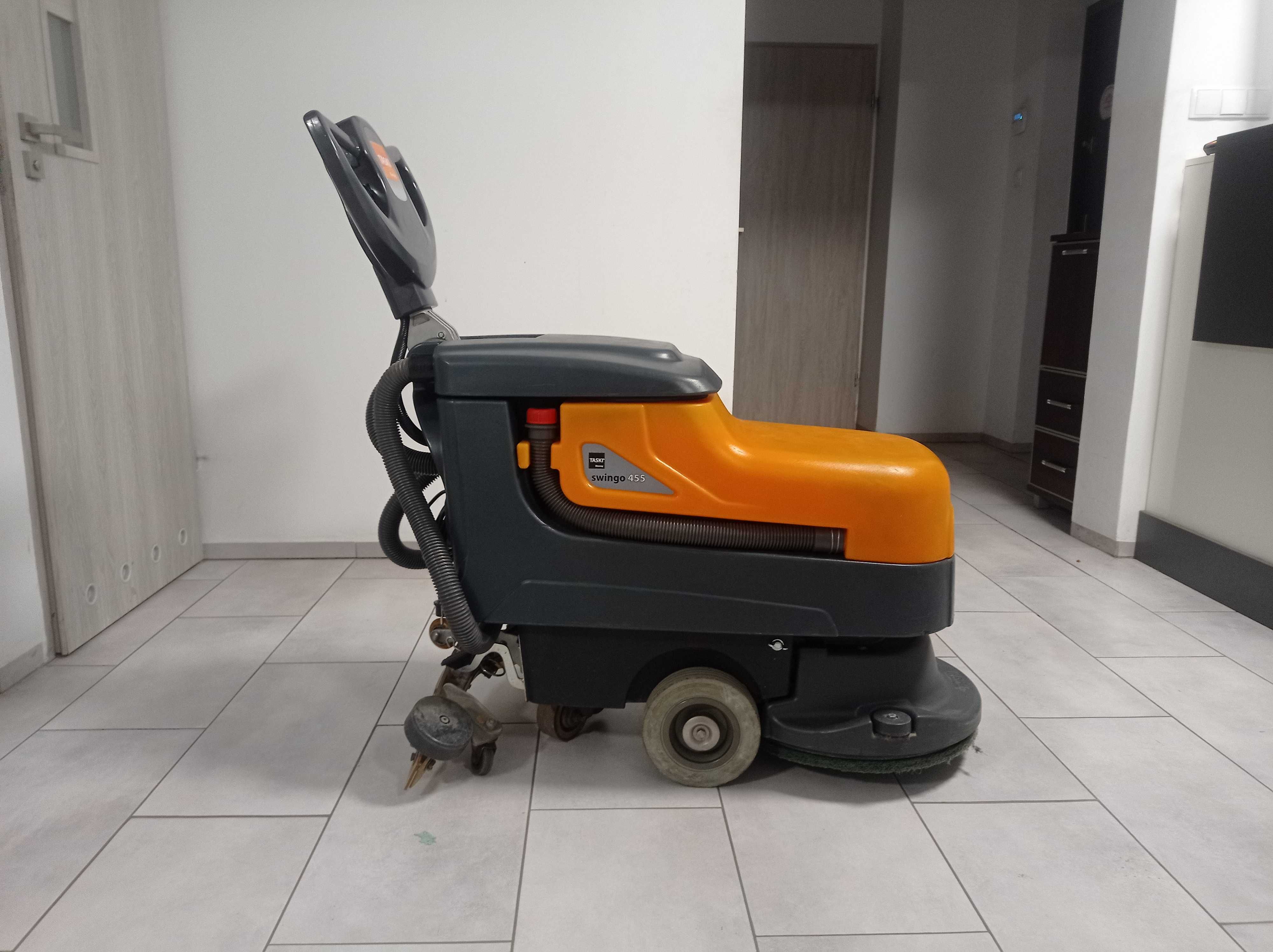 Szorowarka/ maszyna czyszcząca Taski Swingo 455B