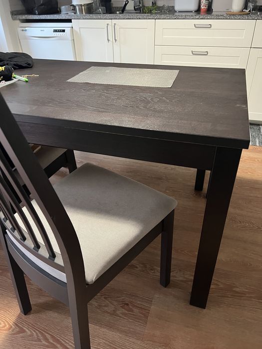 Mesa extensível 4 ou 6 pessoas preta + cadeiras + banco