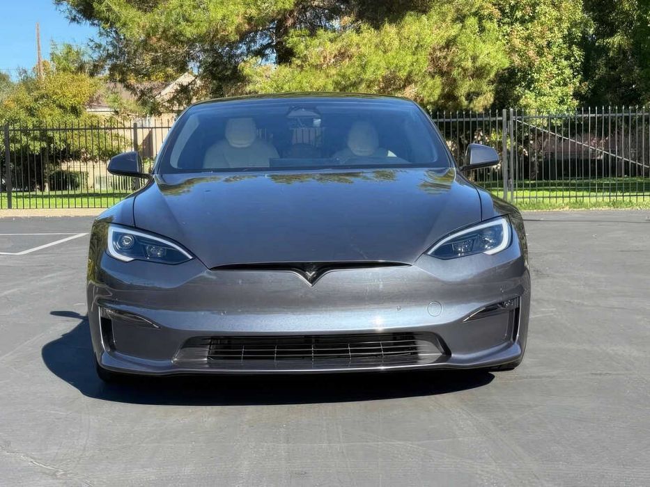 Tesla Model S      2022