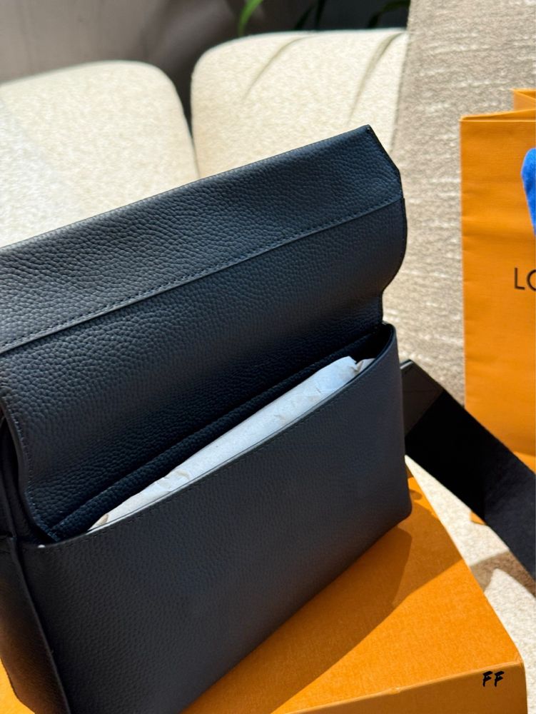 Louis Vuitton Fastline сумка мужская кожаная через плечо черная