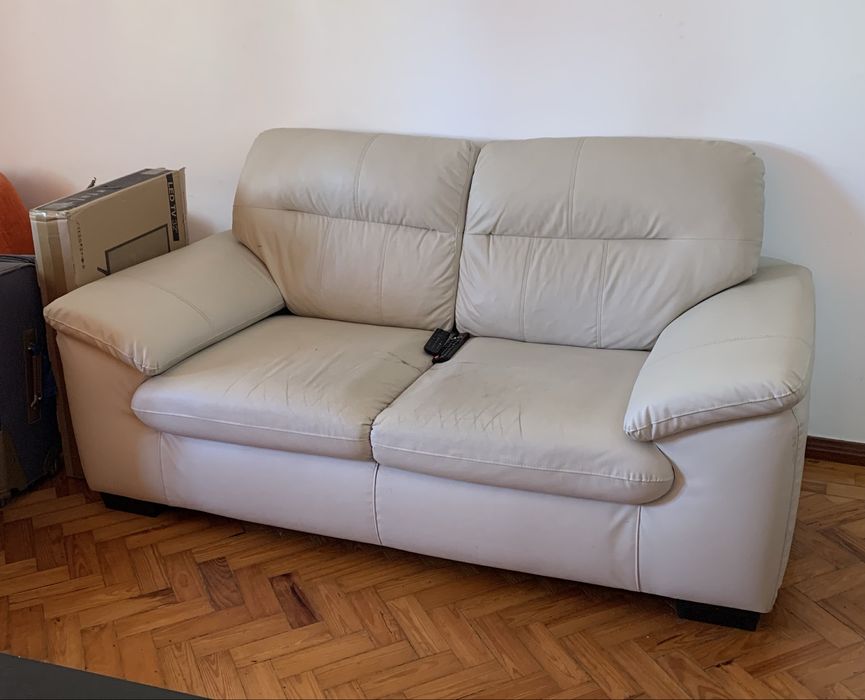 Sofá 2/3 lugares — super confortável — estrutura impecável