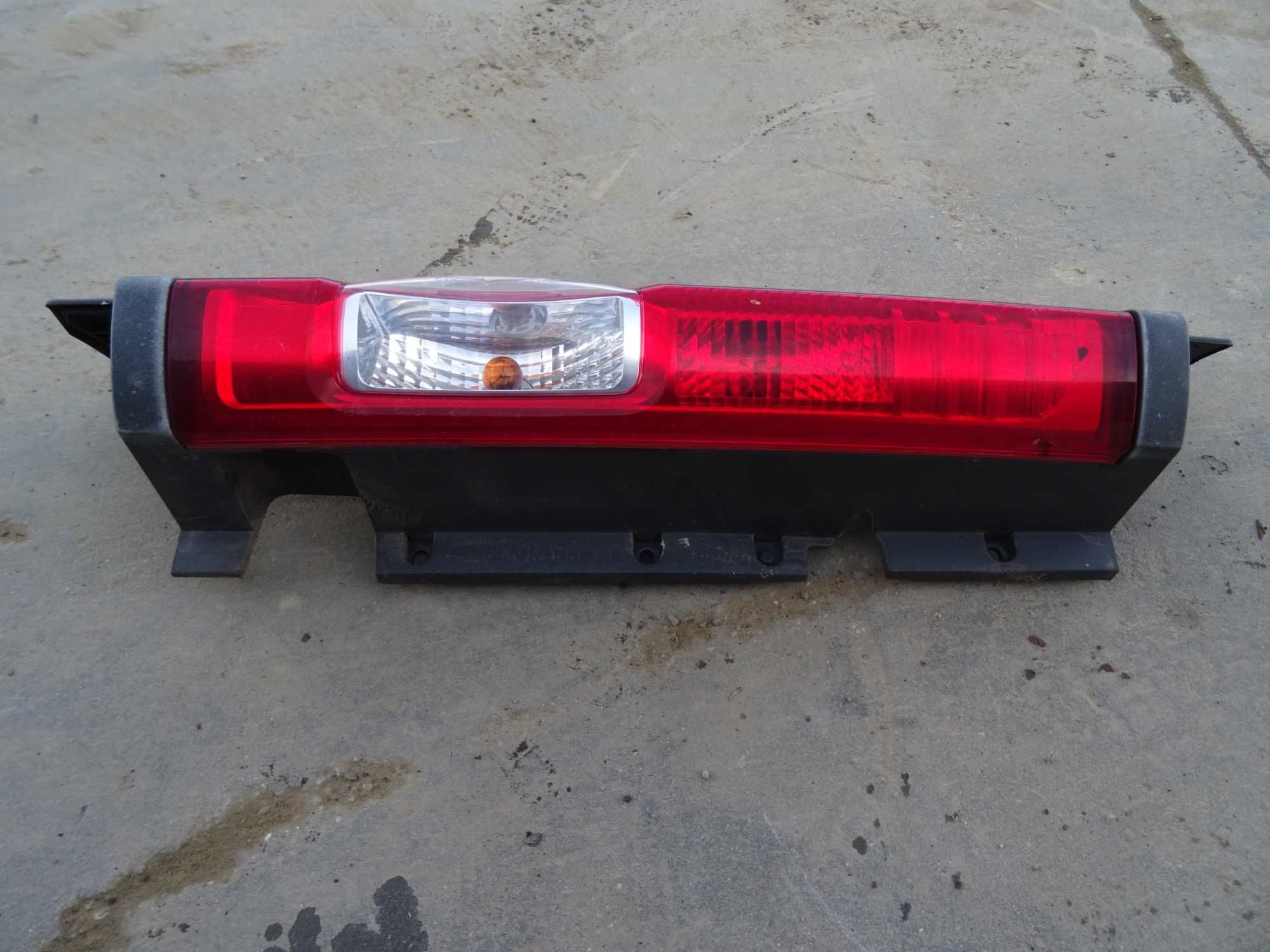 Lampa tył lewa Renault Trafic