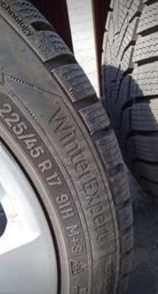 Opony zimowe z felgami  4 sztuki do Mercedesa 225/45 R 17 rozsta