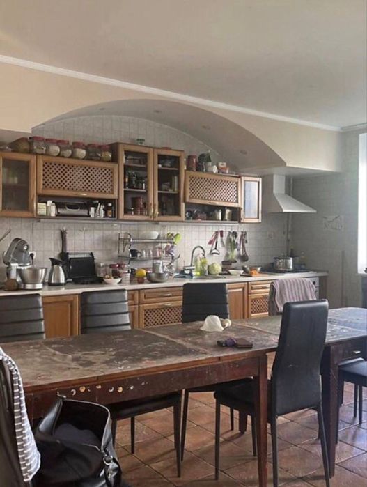 Продам 5-кімнатний будинок у центрі Дніпра з гаражем і ділянкою