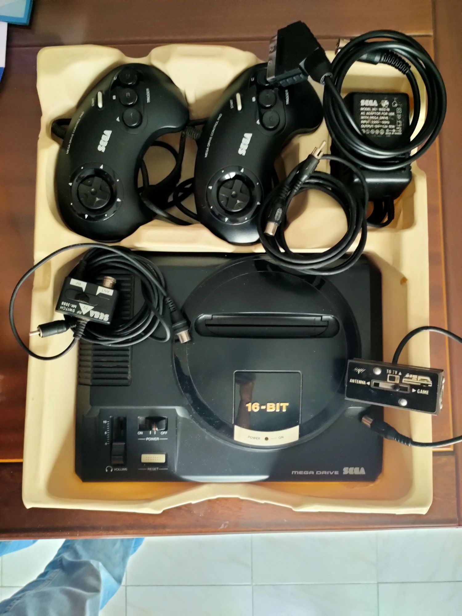 Mega Drive completa e testada - 2 comandos