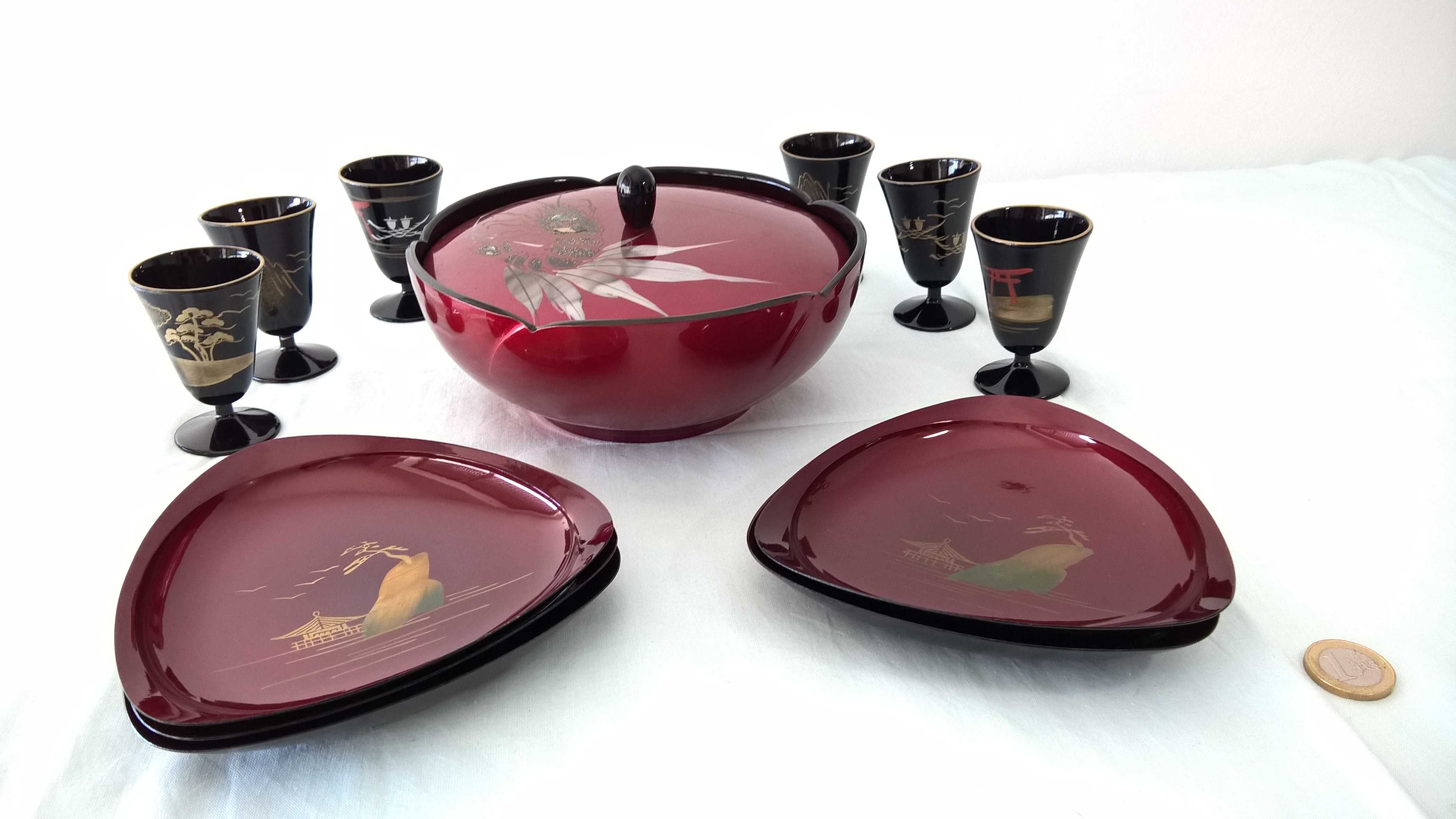 Conjunto de louça japonesa em laca.