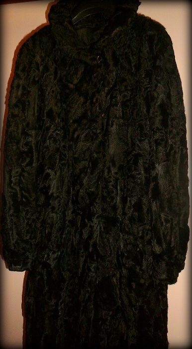 futro z karakuły czarne łapki