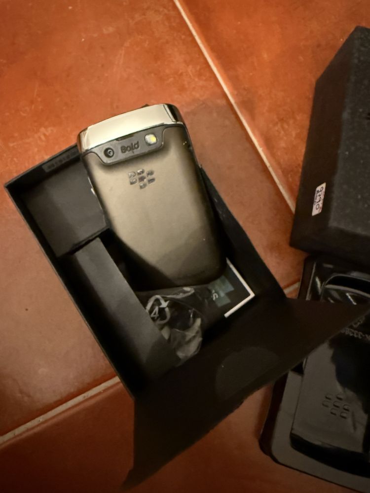 Blackberry 9790 bold , com avaria na slot , reparavel. Com vaixa e ace
