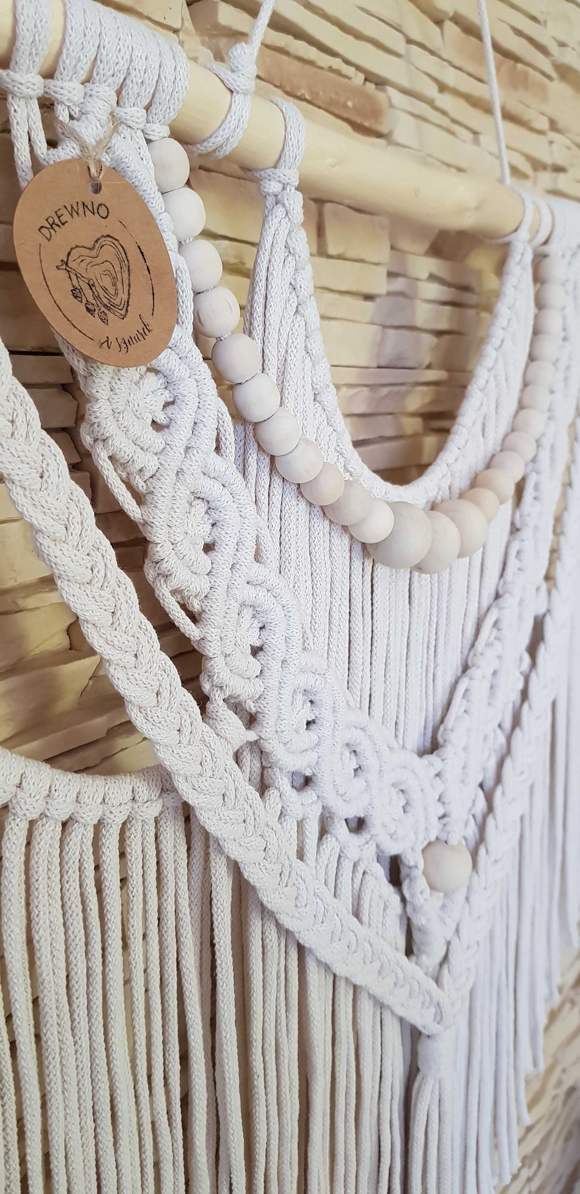Makrama na drewnianej gałęzi ze sznurka boho naturalne dekoracje