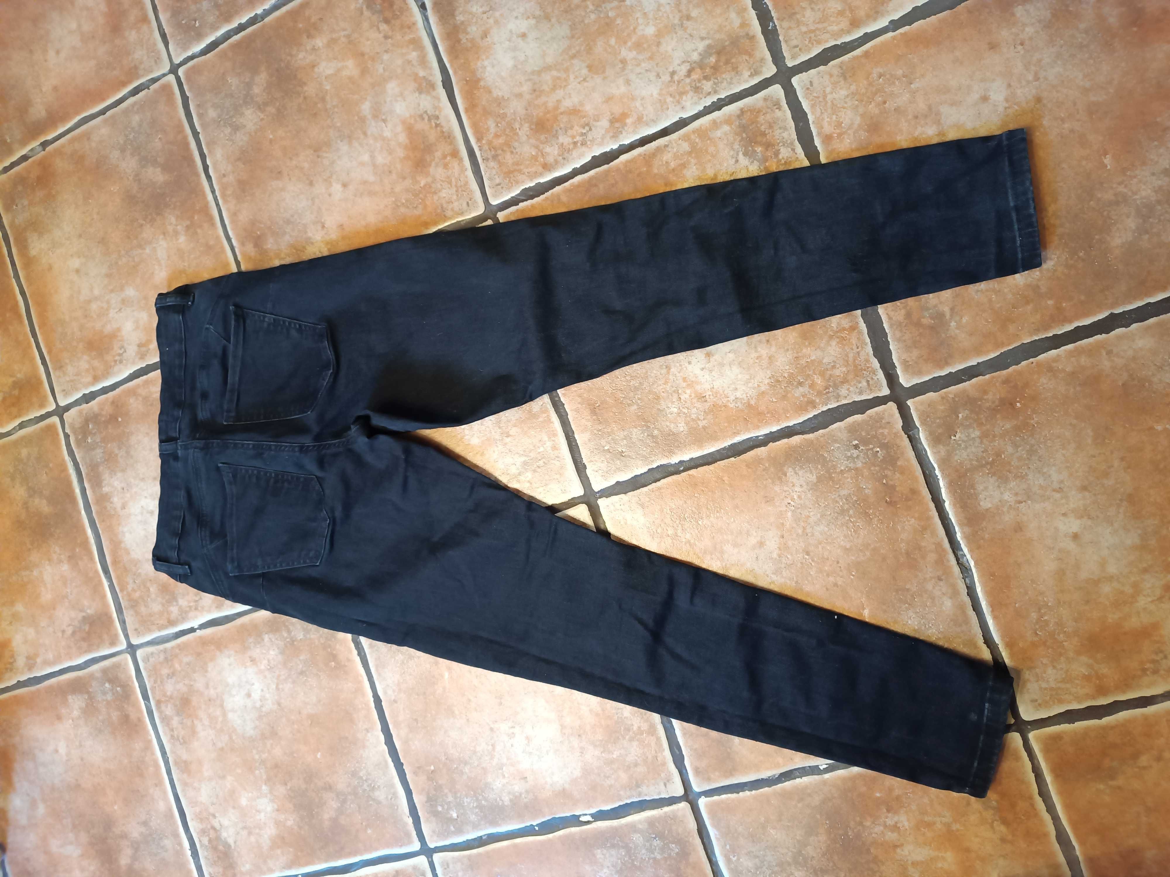 Czarne jeansy push up rurki Reserved slim 36 skinny