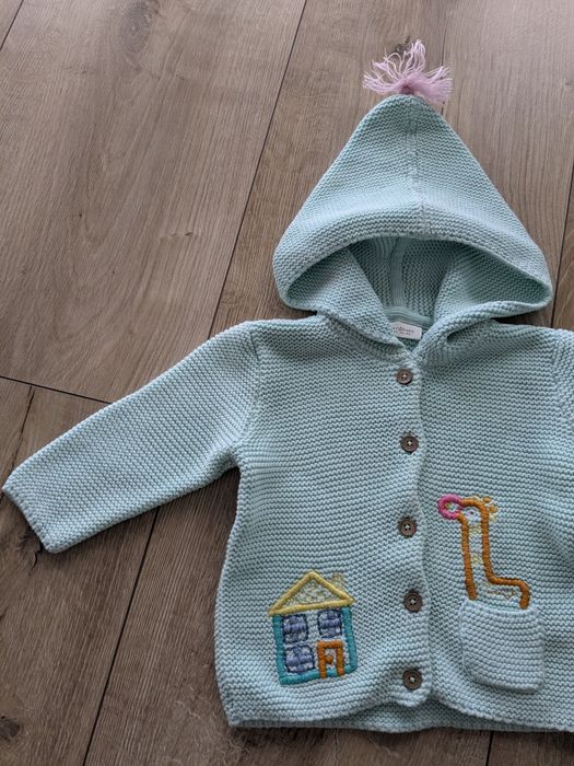 Miętowy sweterek pleciony na guziki marki Next r. 68/74