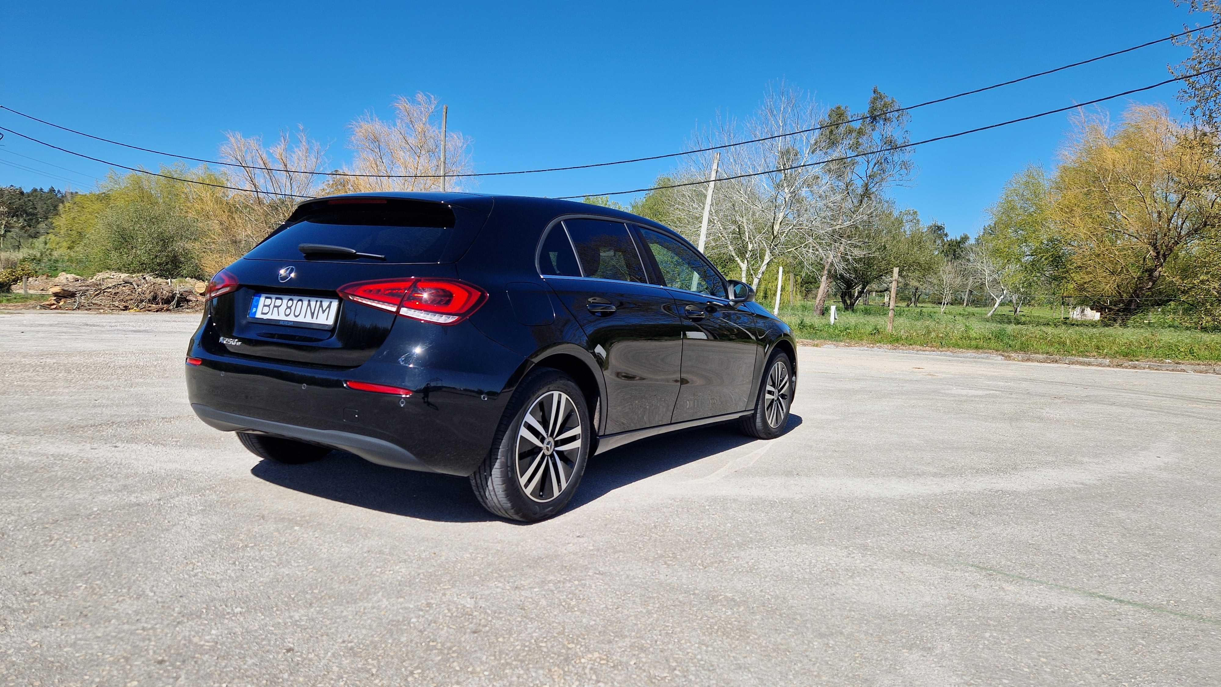 Mercedes-Benz A250e Híbrido Plug-in Nov de 2022 com 218 Cv  14 000 km