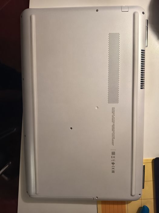 HP pavilion 15-aw002np