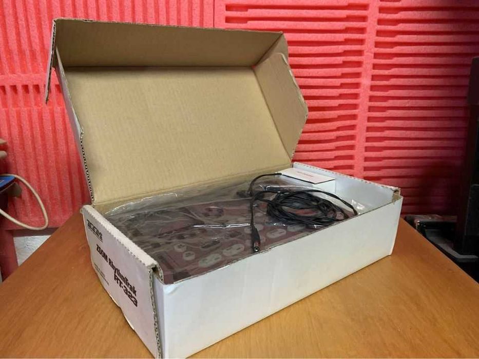 Zoom Rhythmtrak 323