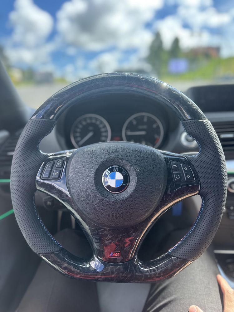 Volante BMW em Carbono Forjado