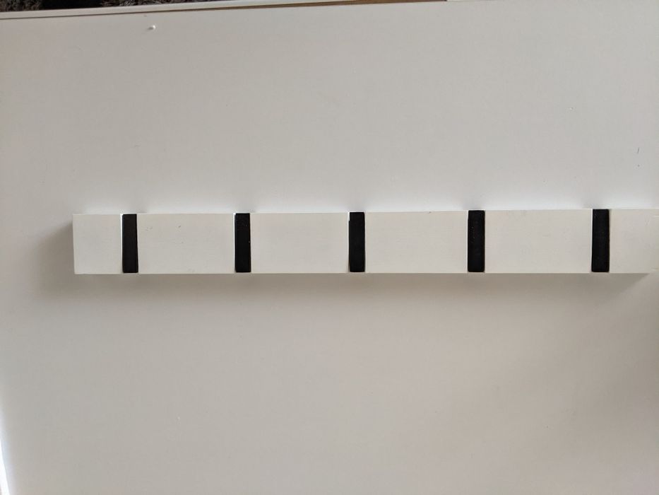 Вішалка настінна