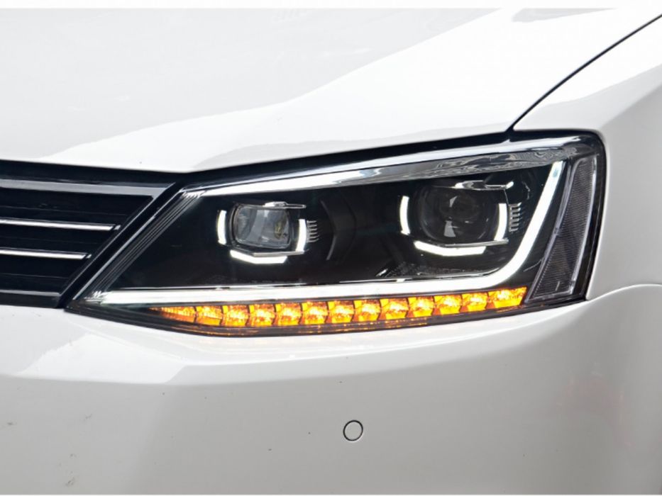Фари  Volkswagen Jetta 2010-2017 у стилі Passat B8