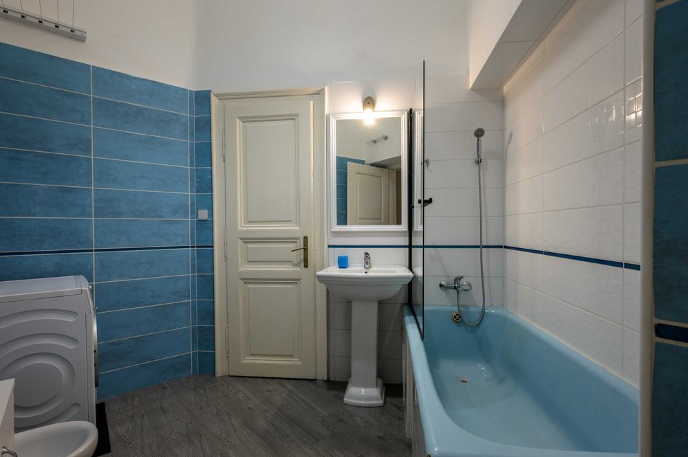 Оренда просторої 2к в історичному центрі.