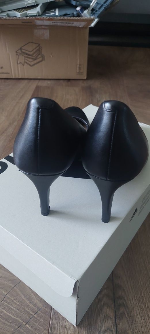 Szpilki clarks nowe