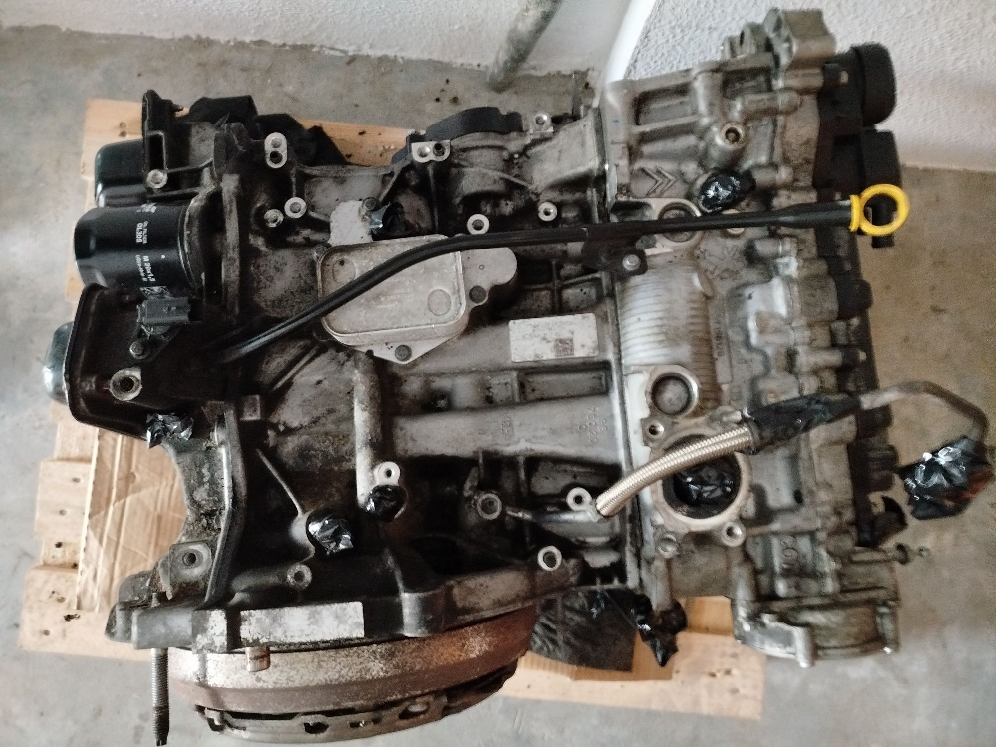 Motor PSA 1.2 THP de 130cv.  com código HN02