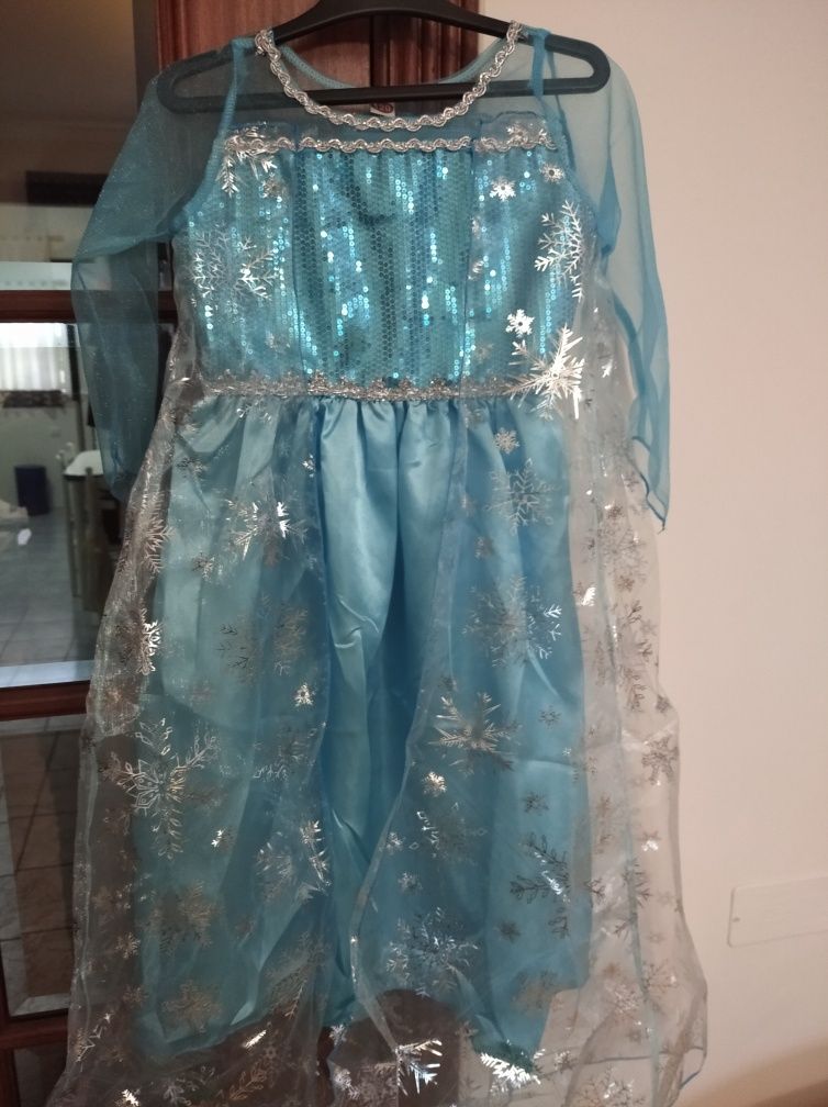 Vestido novo de princesa tamanho 4 anos