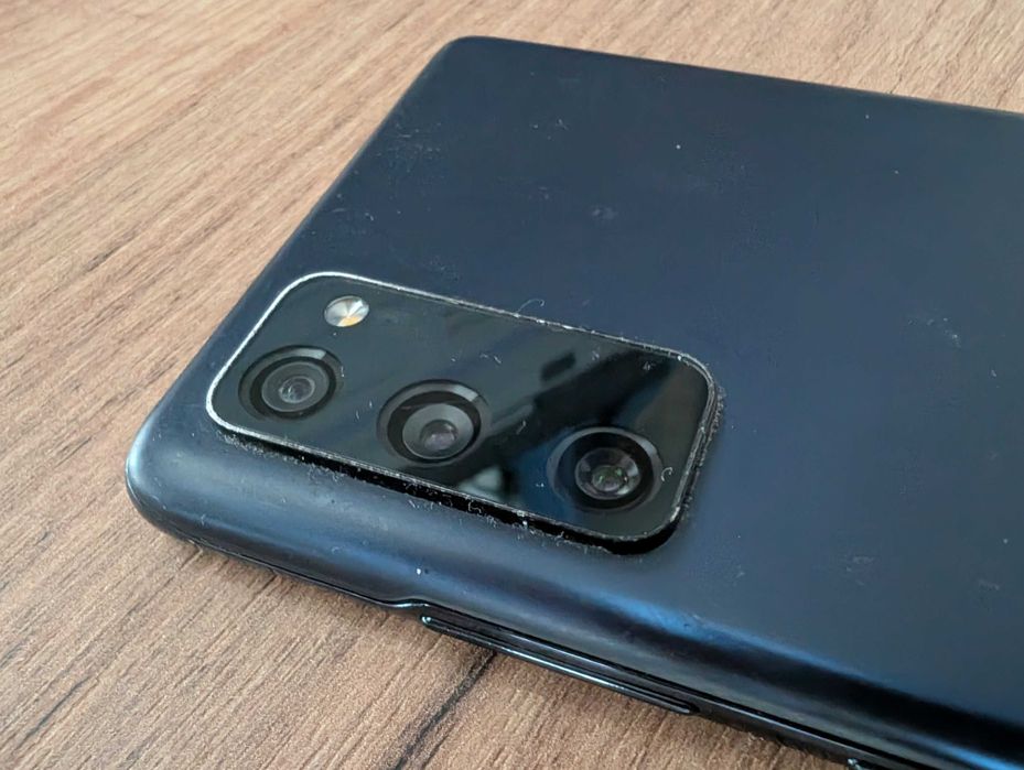 Samsung Galaxy S20 FE uszkodzony pęknięty ekran