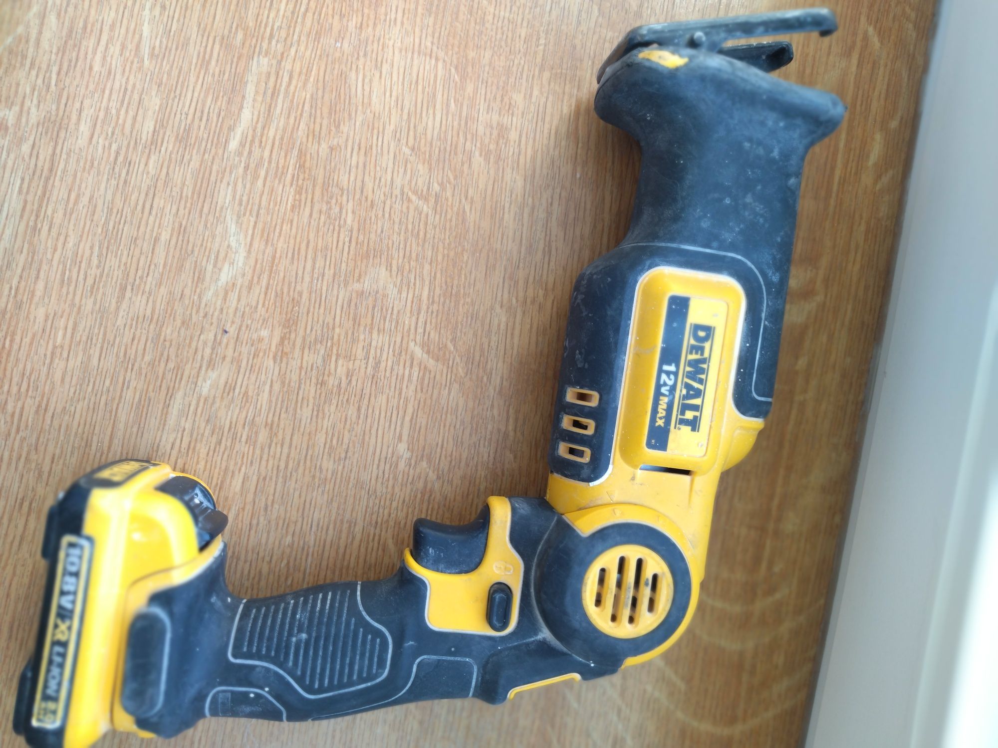 Dewalt dcs310пила