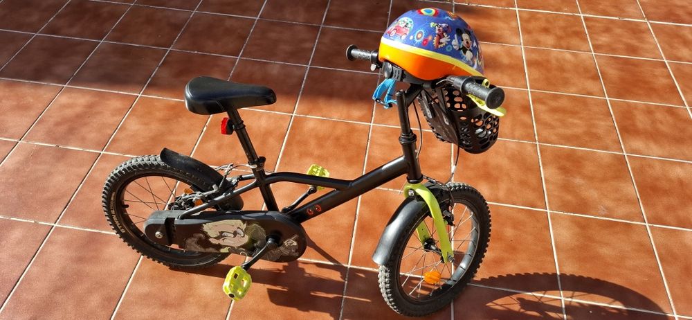Bicicleta criança roda 16 Decathlon - oferta cesto frente e capacete