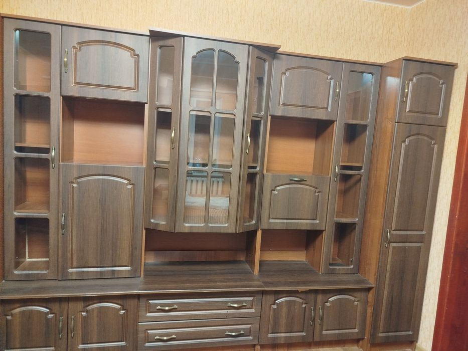 Продам стєнку,є дефект.А так стан хороший.