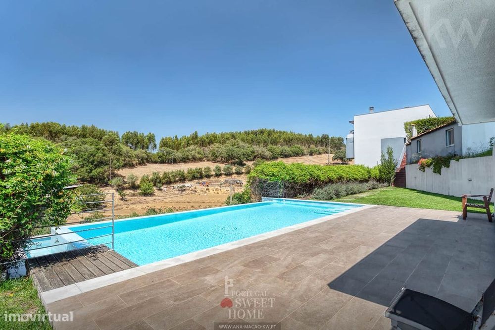 Lousa, Lousa - Moradia T3+1 em condomínio fechado com piscina