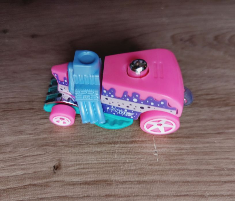 Zabawka samochodzik hot wheels
