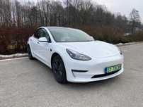 TESLA 3 LR wnętrze Blac&White RABATY elektryk wynajem Śląsk