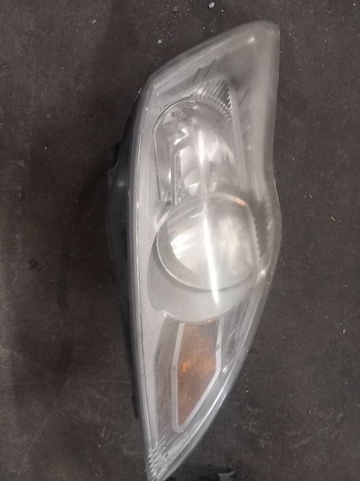 Lampa ford Focus mk2 lift