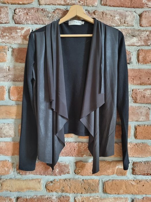 Czarna otwarta narzutka