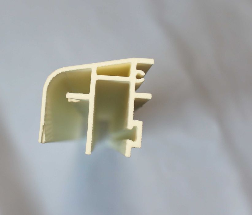 Prowadnicy rolety w kamperze, przyczepie kempingowej - prawa