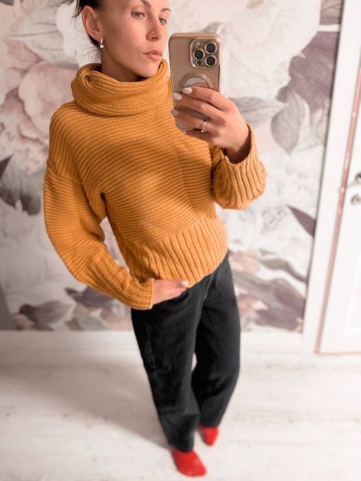 Светр під горло теплий