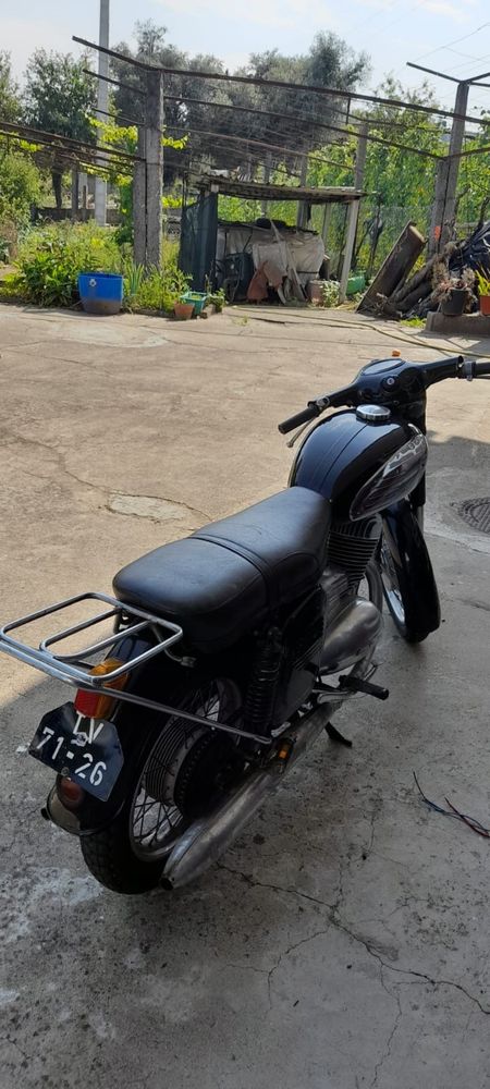 Jawa 250 de 1972 restaurada como nova