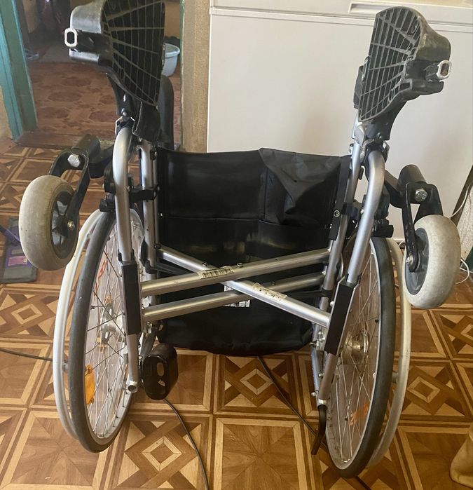 Продам інвалідний візок Sopur