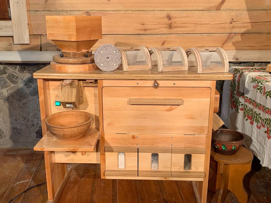 Жорновий млин, жерновая мельница.