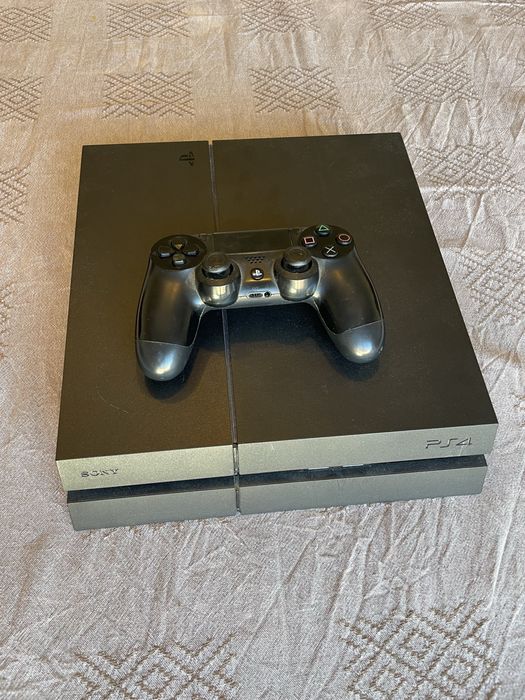 Vendo Playstation 4 500GB + 1 Comando Preto PS4