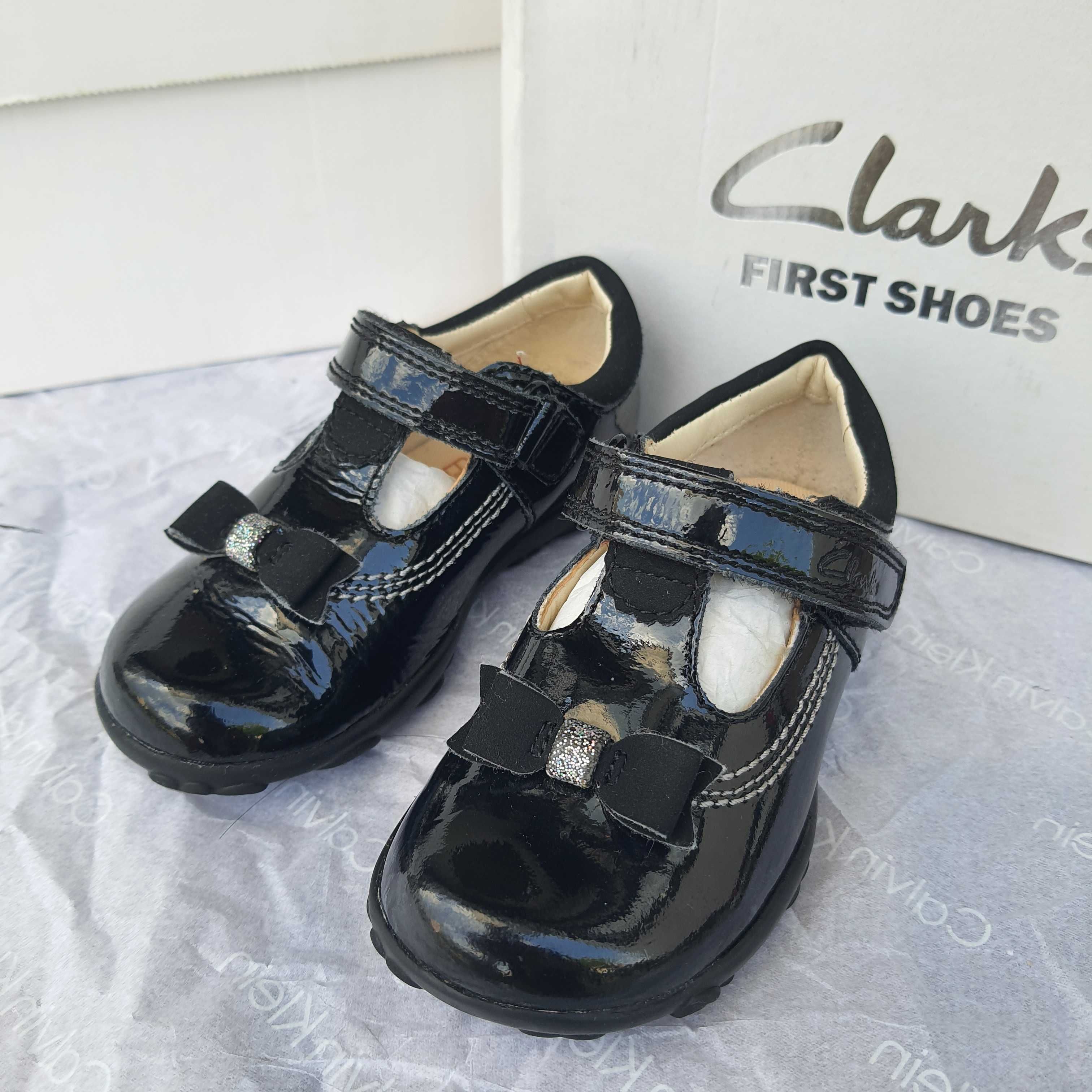 Clarks туфельки для принцеси. Розмір 19. Устілка 14 см. Нові.