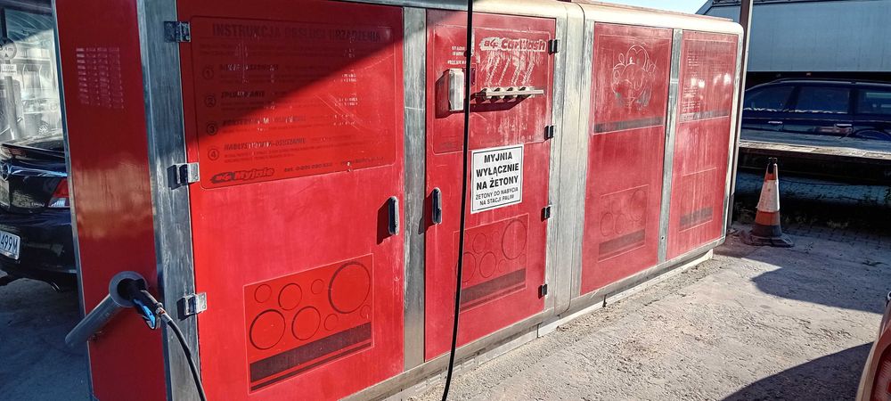 Szafę do myjni bezdotykowej firmy BKF