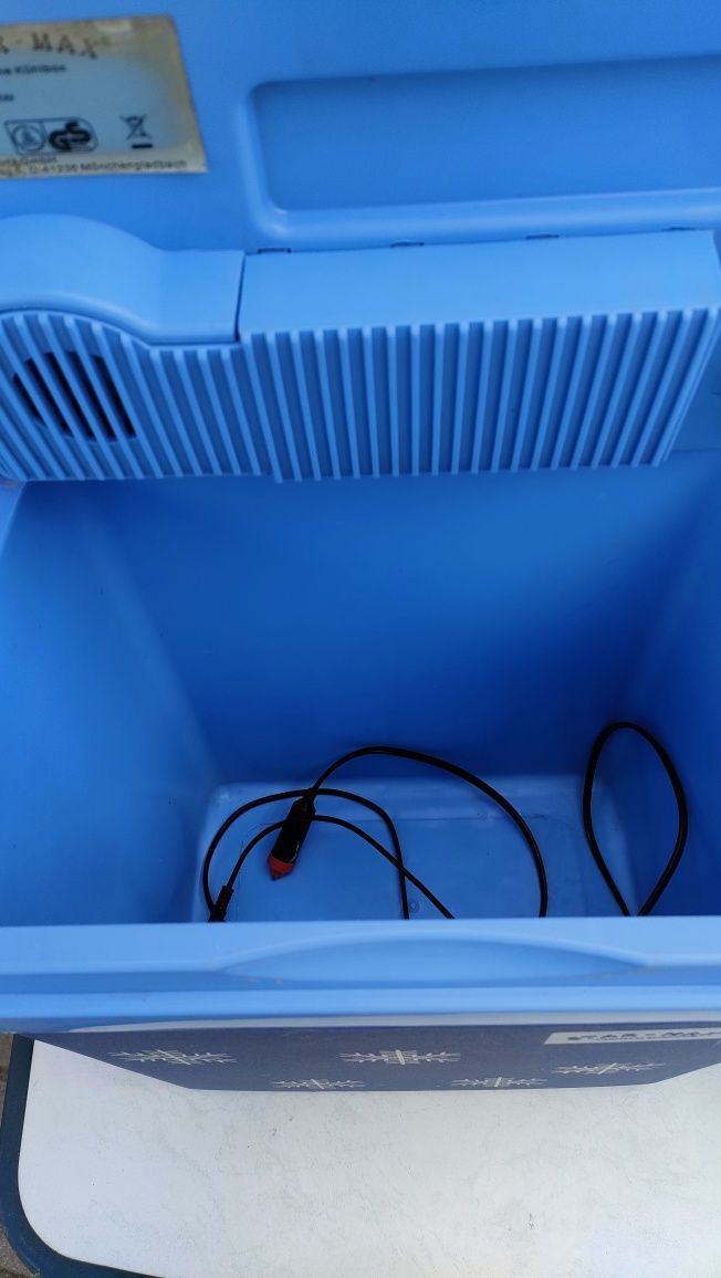 Lodówka turystyczna 12 V i 230 V